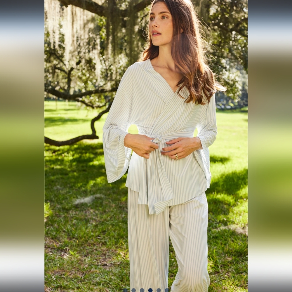 Elegant White Striped Women's Sleepwear top